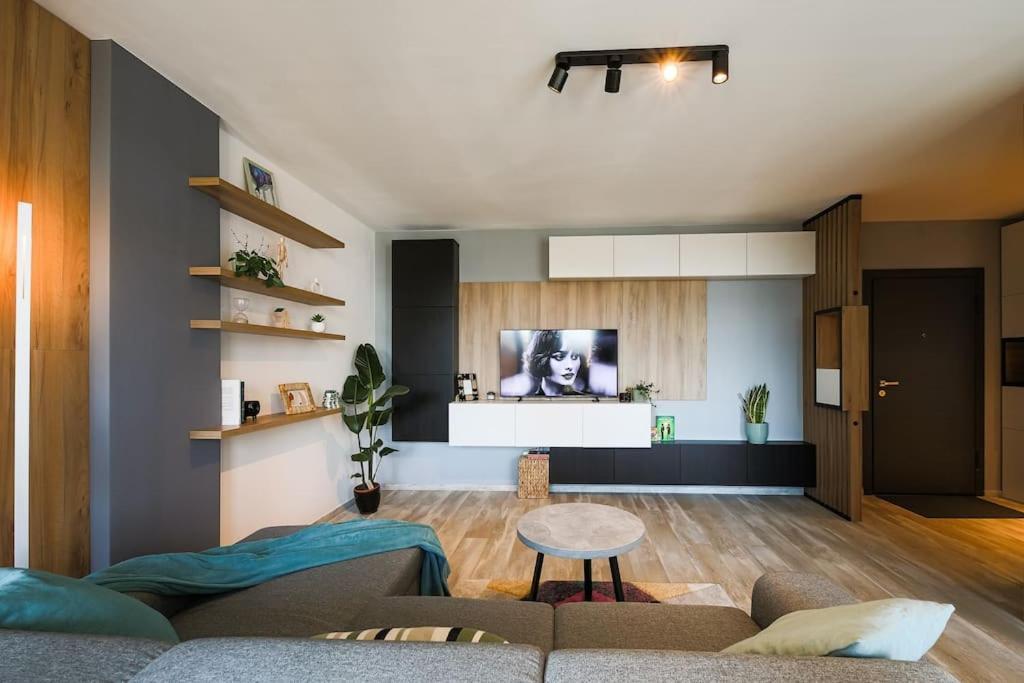 Luxury Apt. Near River & Parking Тимишоара Экстерьер фото