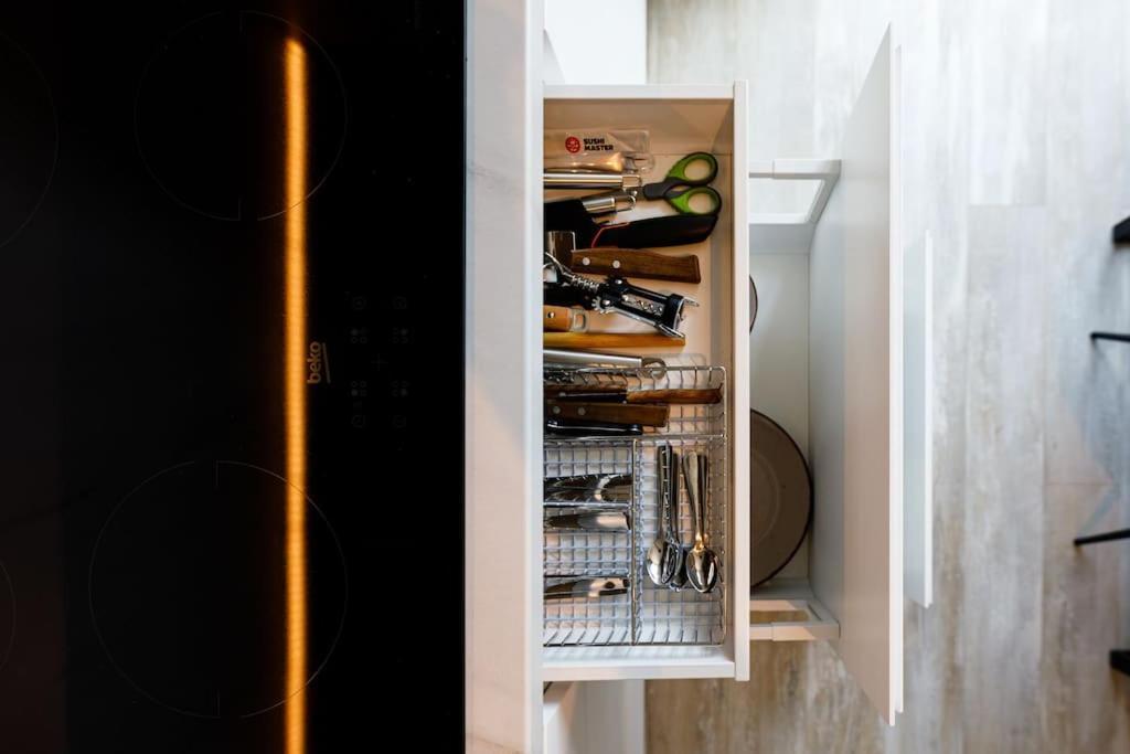 Luxury Apt. Near River & Parking Тимишоара Экстерьер фото